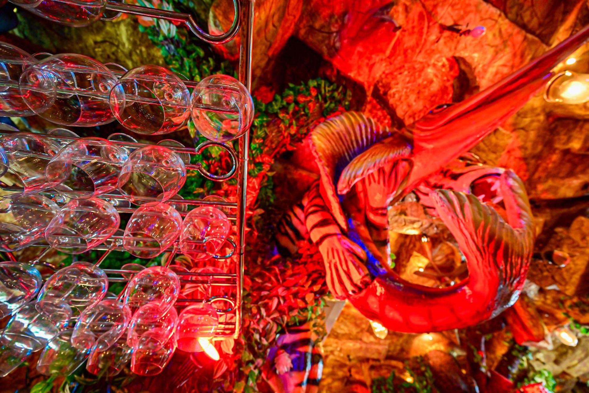 Tiger Complex Hotel Patong Екстериор снимка