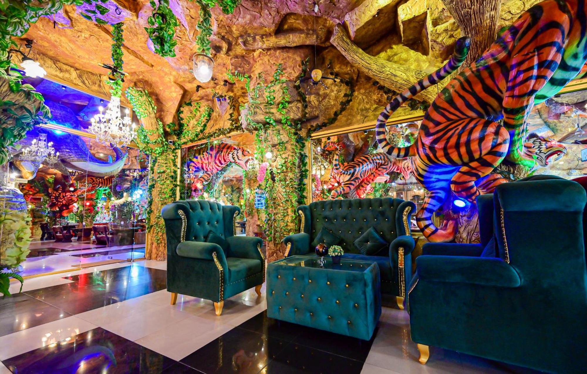 Tiger Complex Hotel Patong Екстериор снимка