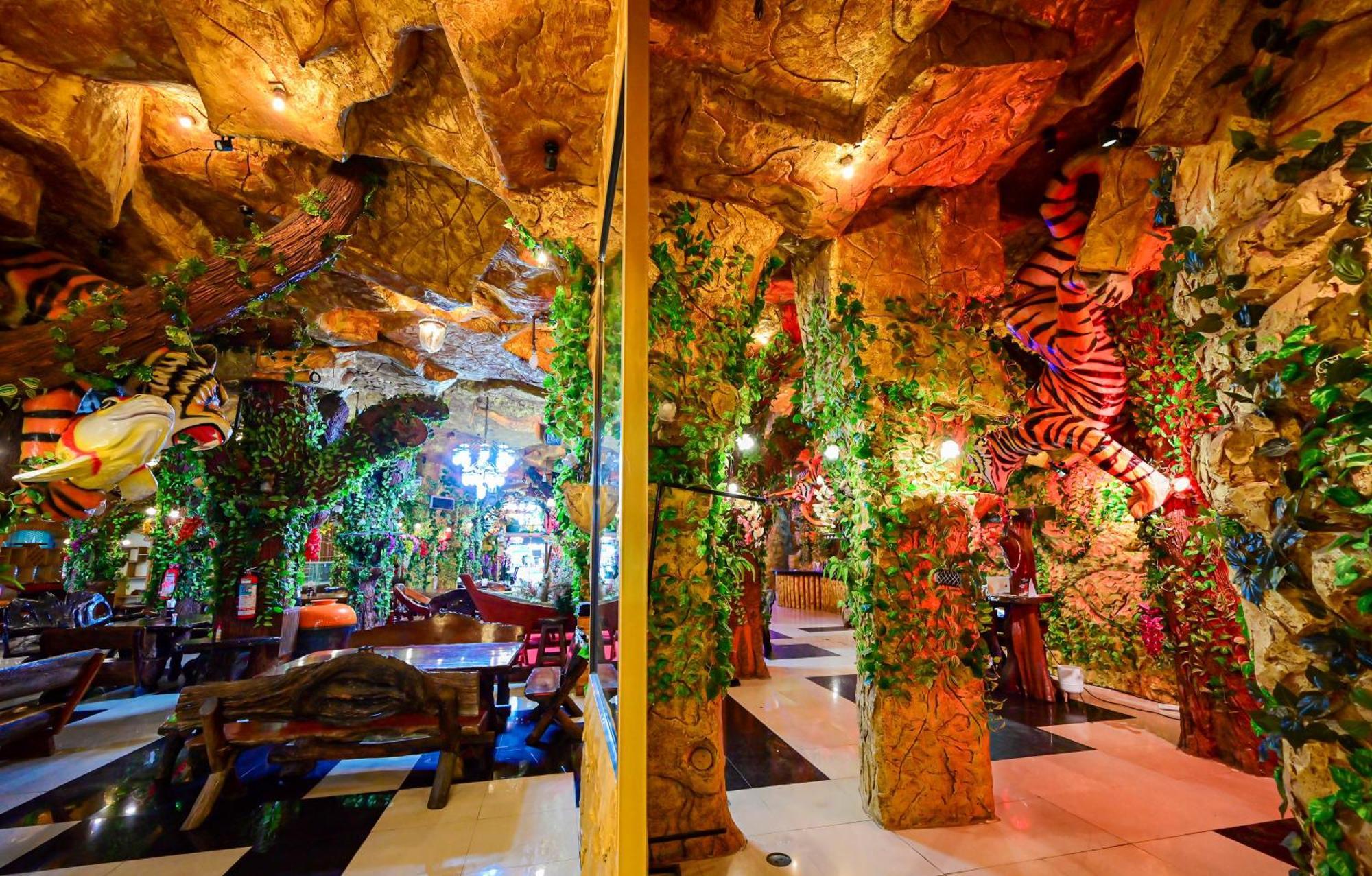 Tiger Complex Hotel Patong Екстериор снимка