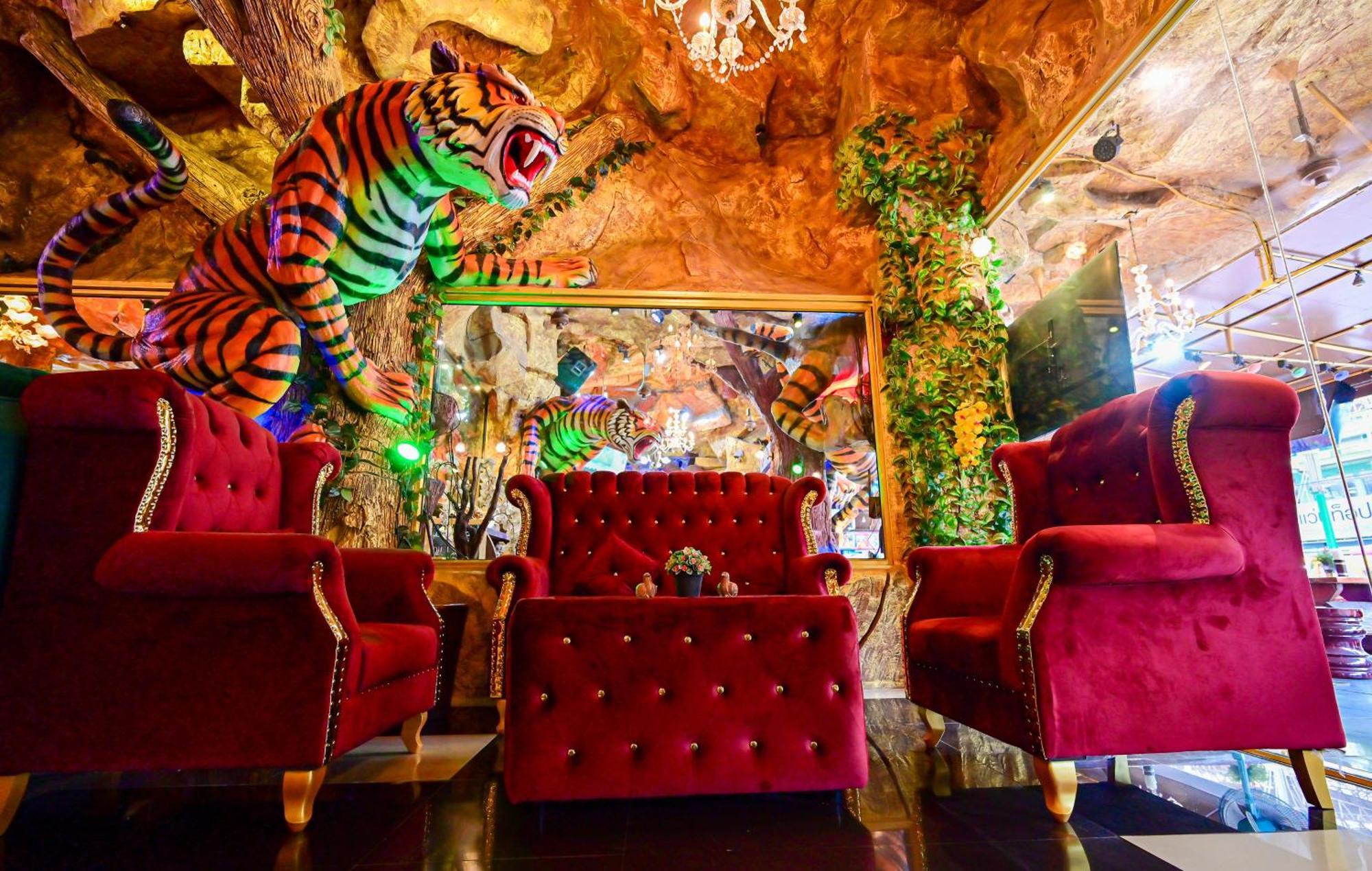 Tiger Complex Hotel Patong Екстериор снимка