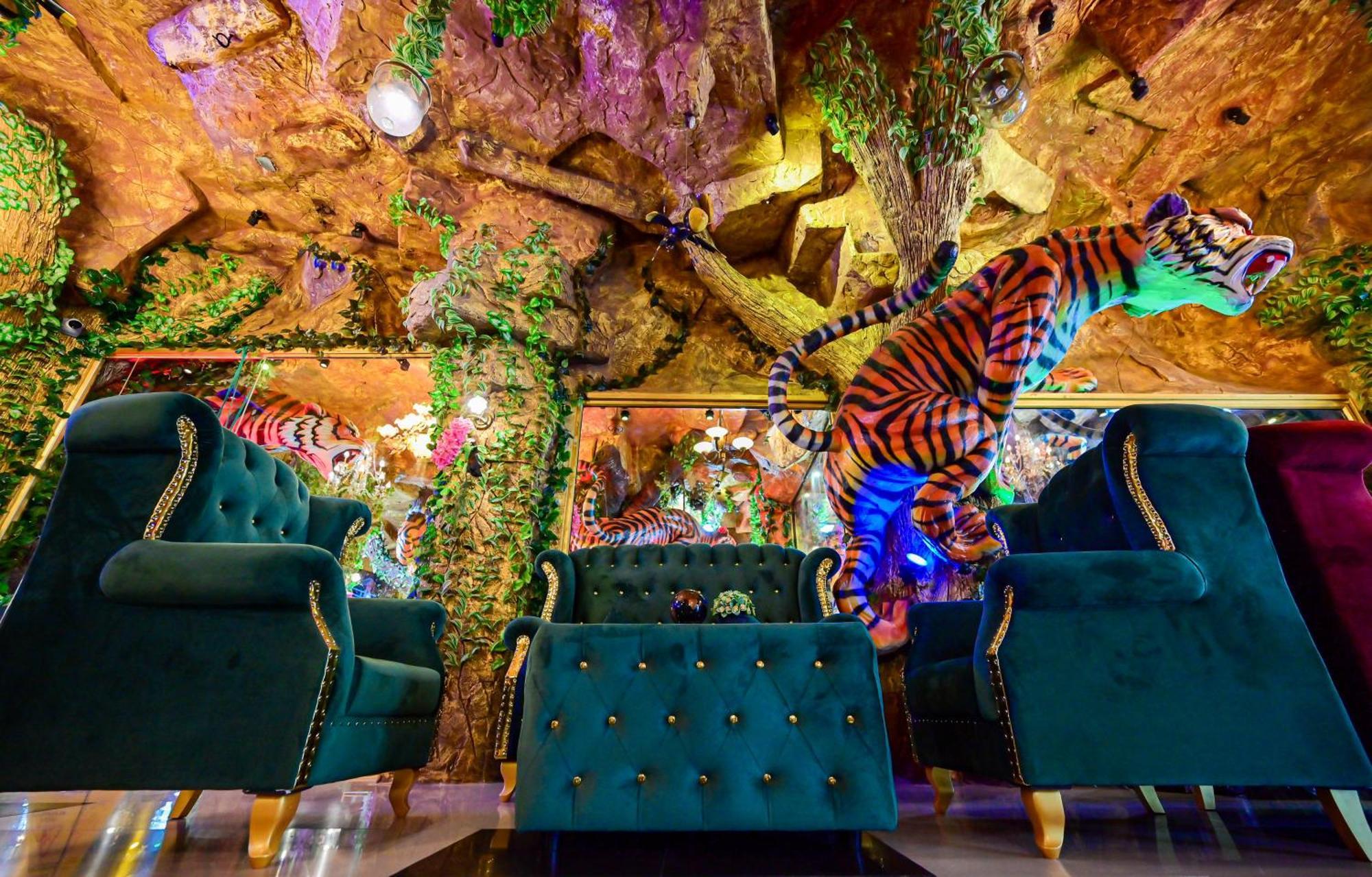 Tiger Complex Hotel Patong Екстериор снимка