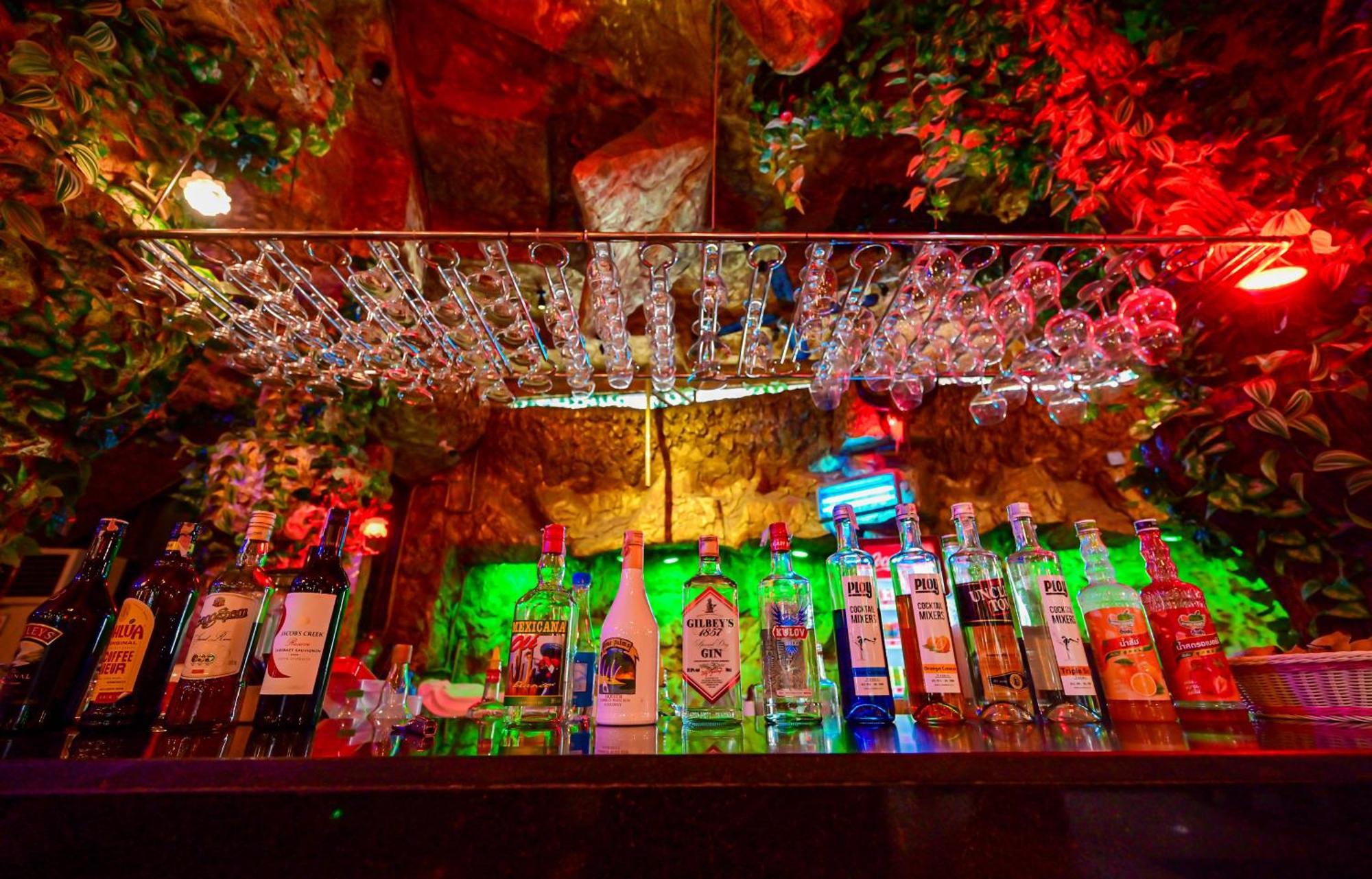 Tiger Complex Hotel Patong Екстериор снимка