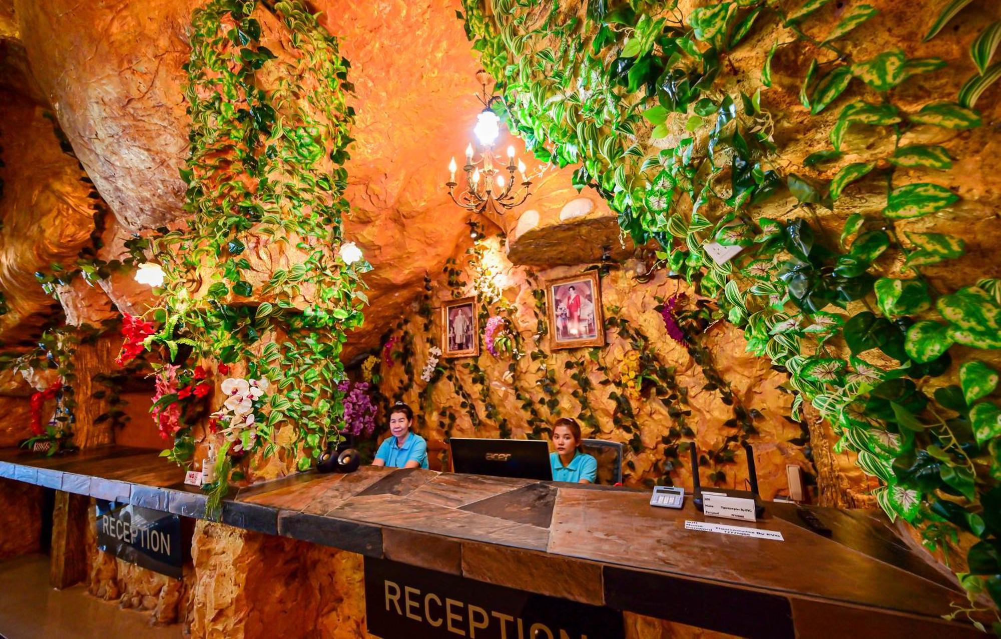 Tiger Complex Hotel Patong Екстериор снимка