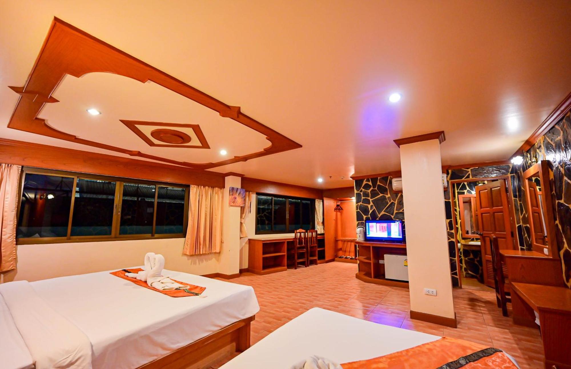 Tiger Complex Hotel Patong Екстериор снимка