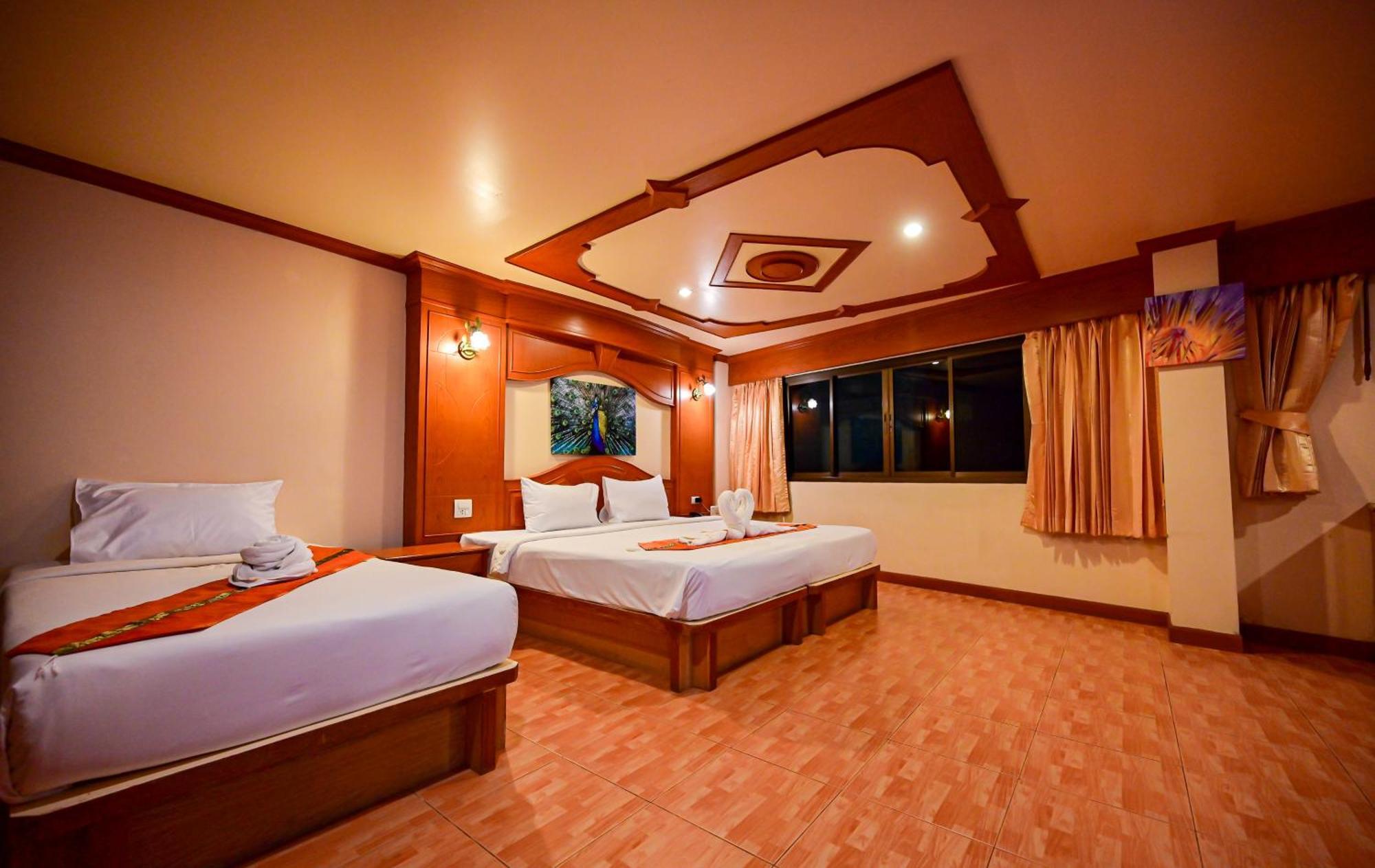Tiger Complex Hotel Patong Екстериор снимка