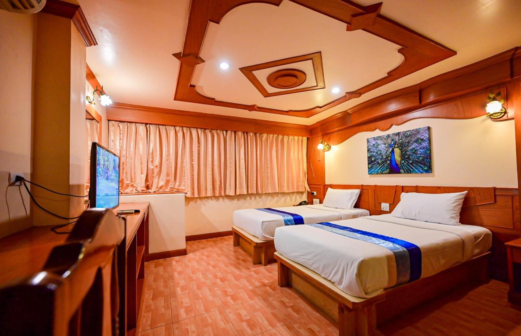 Tiger Complex Hotel Patong Екстериор снимка