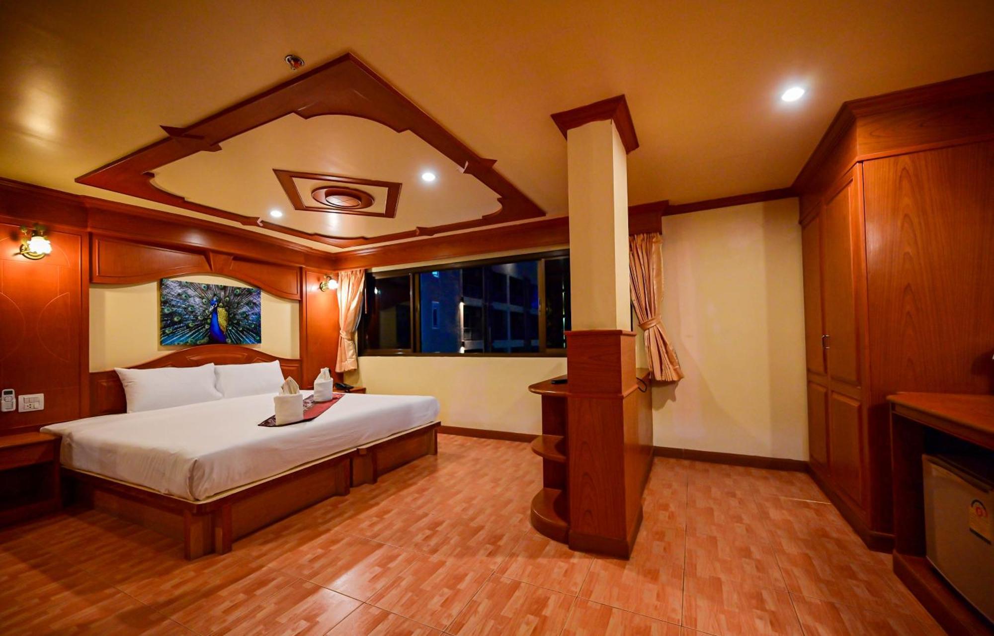 Tiger Complex Hotel Patong Екстериор снимка