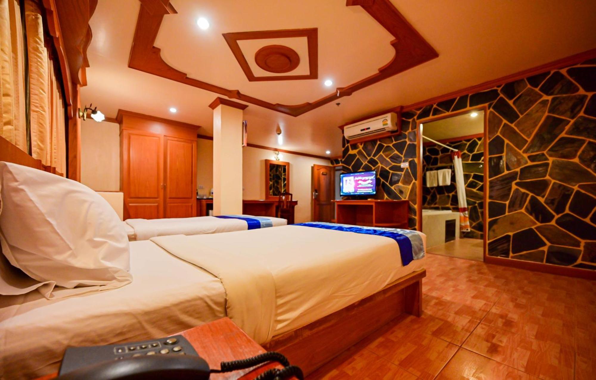 Tiger Complex Hotel Patong Екстериор снимка