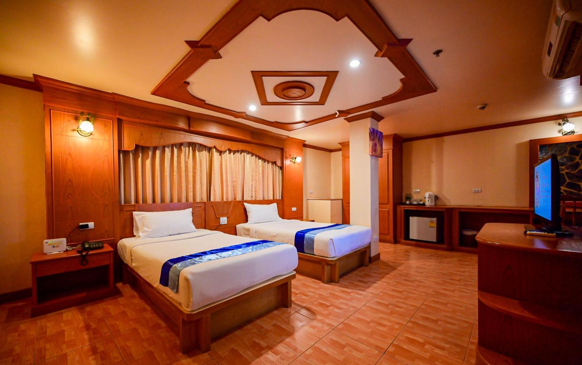 Tiger Complex Hotel Patong Екстериор снимка